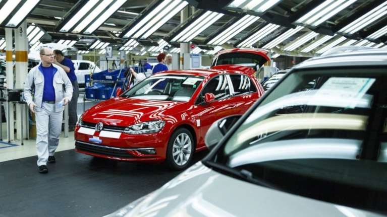 Αύξηση στους μισθούς σε 120.000 εργαζομένους στη Volkswagen