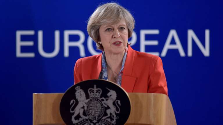 Τερέζα Μέι: Θα παραμείνουν οι Ευρωπαίοι πολίτες στην Βρετανία