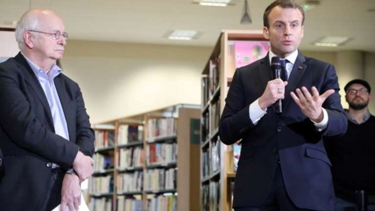 Ανοικτές βιβλιοθήκες την Κυριακή και το βράδυ θέλει ο Μακρόν