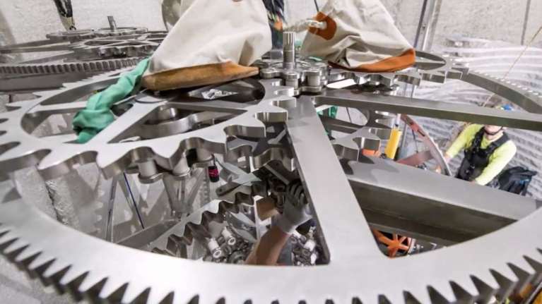 O Τζεφ Μπέζος κατασκευάζει το ρολόι των 10.000 ετών και... των 42 εκατ. δολ