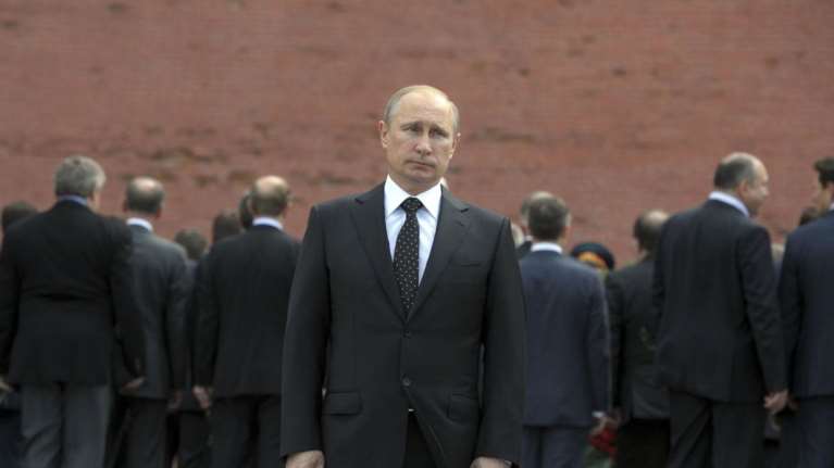 Economist: Ο Πούτιν και το ρωσικό παιχνίδι με τις δημοκρατίες της Δύσης