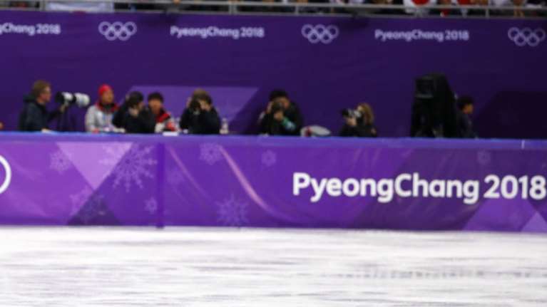 Χειμερινοί Ολυμπιακοί: Εισβολή θεατή που έκανε χορευτικά με ροζ φουστα