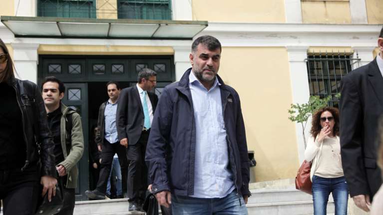 Ψάχνουν να συλλάβουν τον Κώστα Βαξεβάνη -  Για ποιο λόγο, τι γράφει ο ίδιος