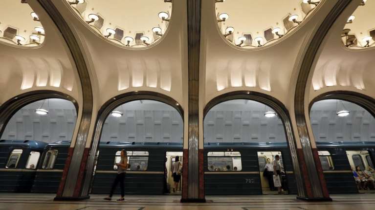 Ειδικές κονκάρδες για τις εγκύους στο μετρό της Μόσχας