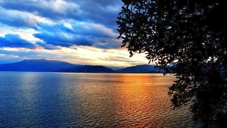 Bild:Ελλάδα-Μαγευτικοί κόλποι,πεζοπορικές διαδρομές κι ο καλύτερος μουσακάς