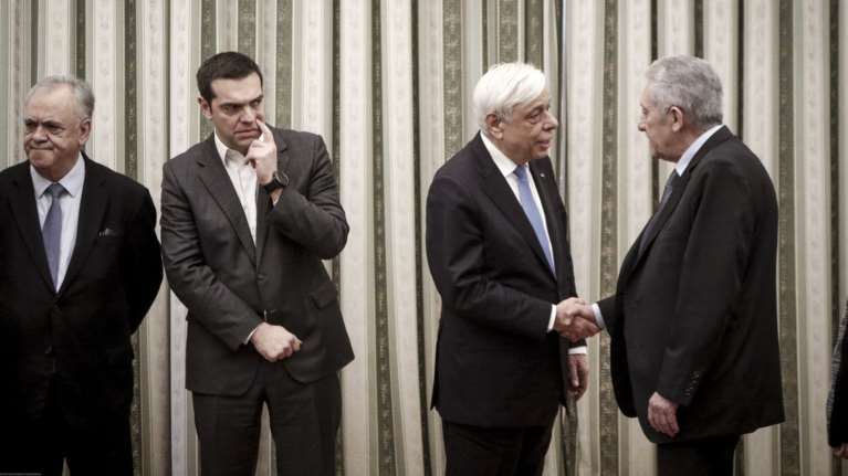 Ανάμεσα στις γραμμές: Τα μηνύματα ενός vintage ανασχηματισμού