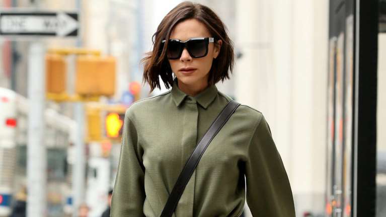 Βικτόρια Μπέκαμ: Κυκλοφορεί με πατερίτσες μετά από ατύχημα - τι συνέβη