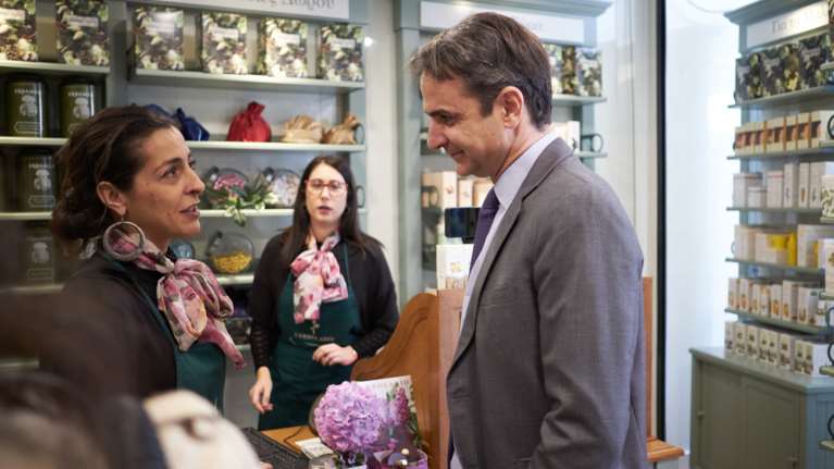 Ο Μητσοτάκης στους καταστηματάρχες της Ερμού μετά τους βανδαλισμούς