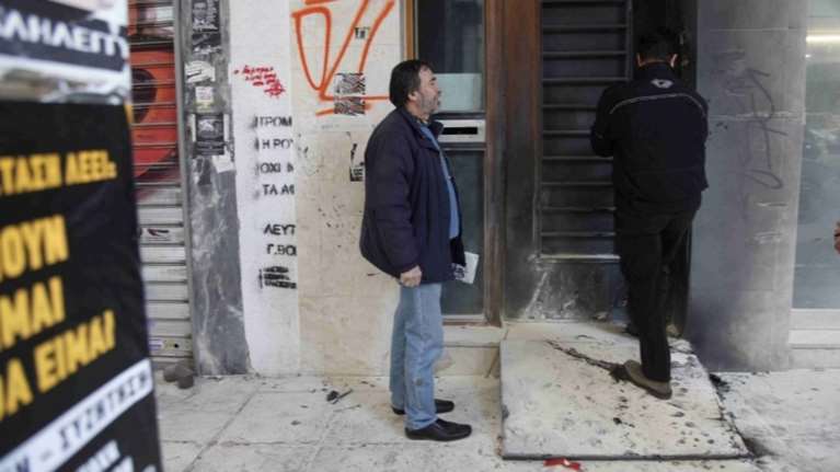 Επίθεση με γκαζάκια σε γραφεία του υπουργείου Πολιτισμού