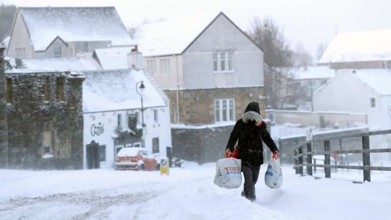 Στους 60 οι νεκροί από τον χιονιά στην Ευρώπη [εικόνες]