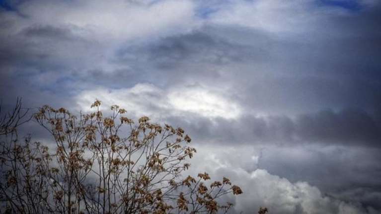 Τοπικές νεφώσεις, βροχές και σκόνη από την Αφρική