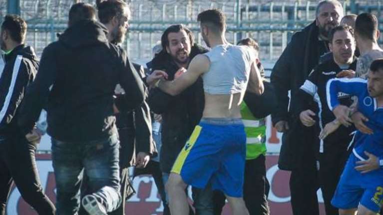 Αγριο ξύλο στην Τρίπολη μετά τον αγώνα με τον ΠΑΟΚ -vid