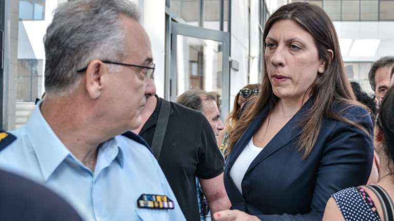 Οι συμβολαιογράφοι κατηγορούν την Κωνσταντοπούλου για bullying