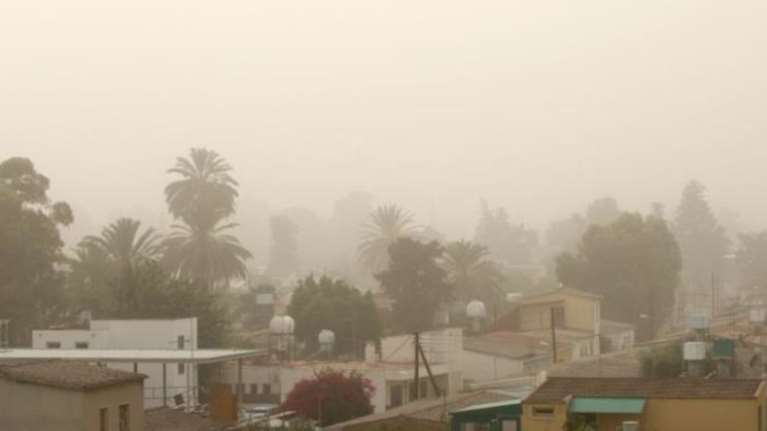 Κύπρος: Πυκνή σκόνη «πνίγει» το νησί - Τι συμβουλεύουν οι γιατροί