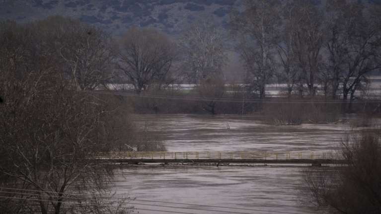 Τρίκαλα: Σε επιφυλακή, ανεβαίνει η στάθμη του Πηνειού