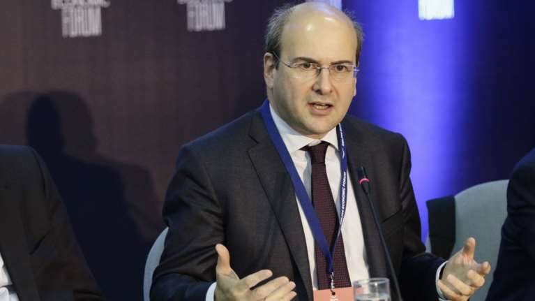 Χατζηδάκης: Ο Ερντογάν πάει να ταπεινώσει την Ελλάδα με τους στρατιωτικούς