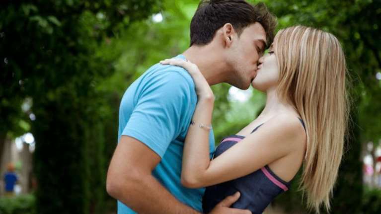 Η Γαλλία ορίζει ελάχιστη ηλικία για συναινετικό σεξ τα 15 έτη