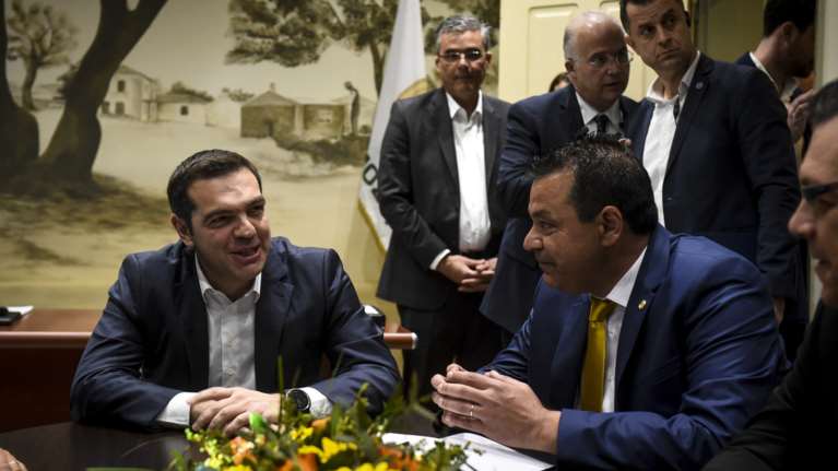 Εγκαίνια Τσίπρα στην Ασφάλεια Δυτικής Αττικής, αιχμές κατά Δαβάκη