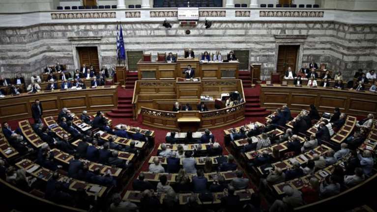 Σκανδαλολογίας συνέχεια: Νέα κόντρα κορυφής σήμερα στη Βουλή