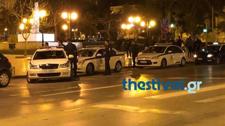 Εφοδος οπαδών του ΠΑΟΚ στα γραφεία του ΣΥΡΙΖΑ στη Θεσσαλονίκη