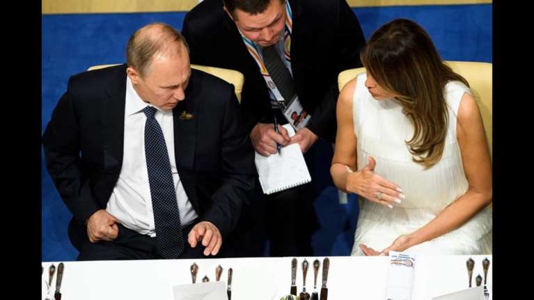 Ο Πούτιν, η Μελάνια και η συζήτηση για ψάρια και ...αρκούδες