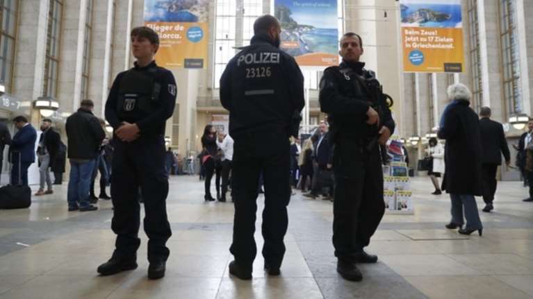 Δίωξη σε 17χρονο Ιρακινό για επιθέσεις στη Γερμανία ή τη Βρετανία