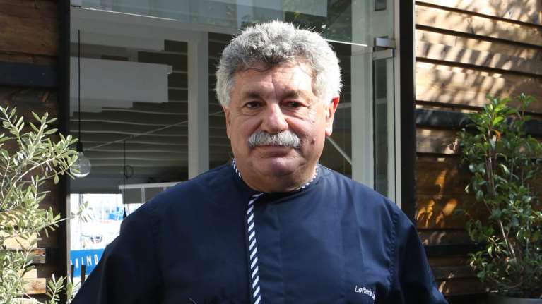 Λαζάρου: Γιατί δεν άνοιξε το εστιατόριο του - &quot;Τσουβαλιάζονται τα εστιατόρια, τα καφέ και τα καφέ μπαρ&quot; [βίντεο]