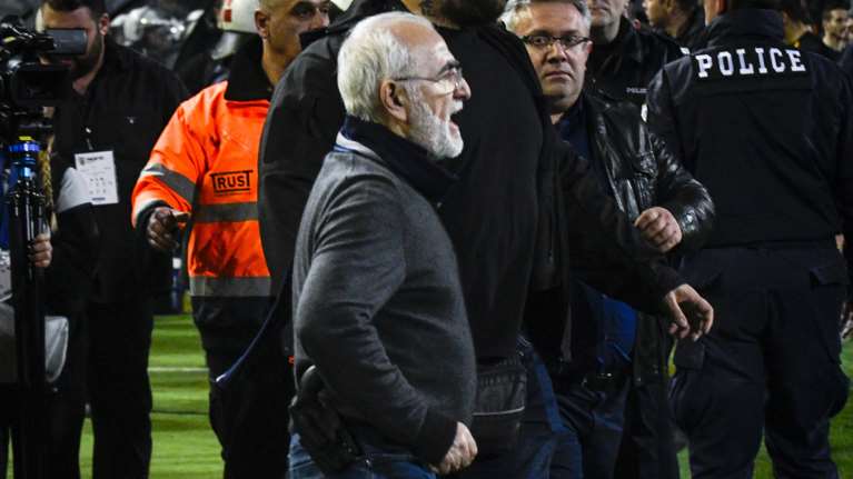 Εισέβαλε ο Σαββίδης στον αγωνιστικό χώρο στην Τούμπα