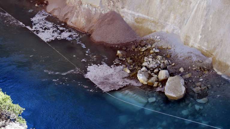 Κλειστός παραμένει ο ισθμός  της Κορίνθου μετά την κατολίσθηση [ΕΙΚΟΝΕΣ]