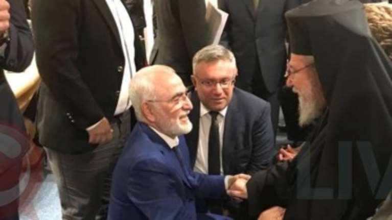 Οπλοφορούσε και στην κυπριακή Βουλή ο Σαββίδης; - Εξηγήσεις ζητά το ΑΚΕΛ