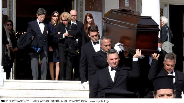 Συγκίνηση στο τελευταίο αντίο στον Χρήστο Πασαλάρη