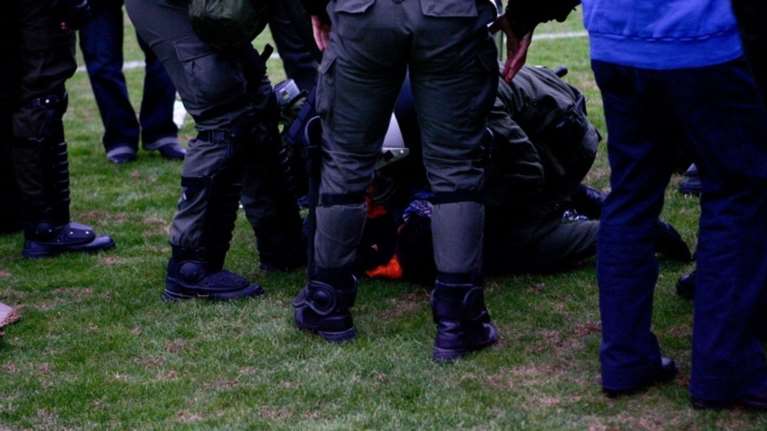 Δεκαεπτά συλλήψεις για βίαια επεισόδια σε σχολικό αγώνα στη Θεσσαλονίκη