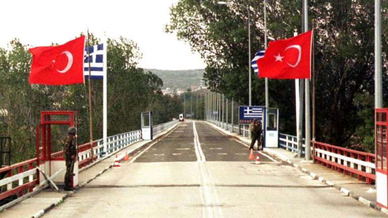 FAZ: «Όλο και περισσότεροι Τούρκοι ζητούν άσυλο στην Ελλάδα»