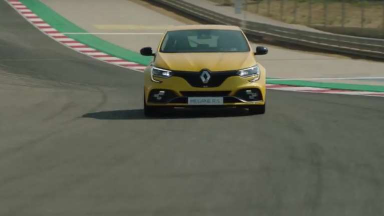 Δείτε πως λειτουργεί η ενεργητική τετραδιεύθυνση του νέου Renault Megane