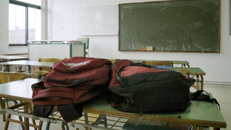 Φόβος και τρόμος ομάδα νεαρών - Γρονθοκοπεί μαθητές γυμνασίου