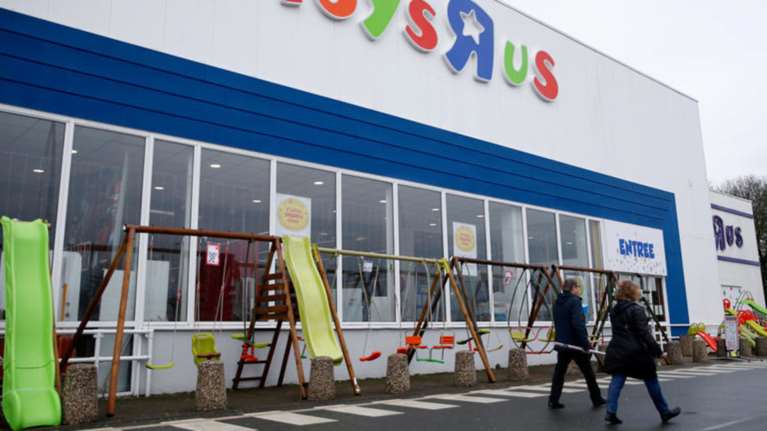 Κλείνει η αλυσίδα παιχνιδιών Toys'R'Us- Στον αέρα 30.000 εργαζόμενοι