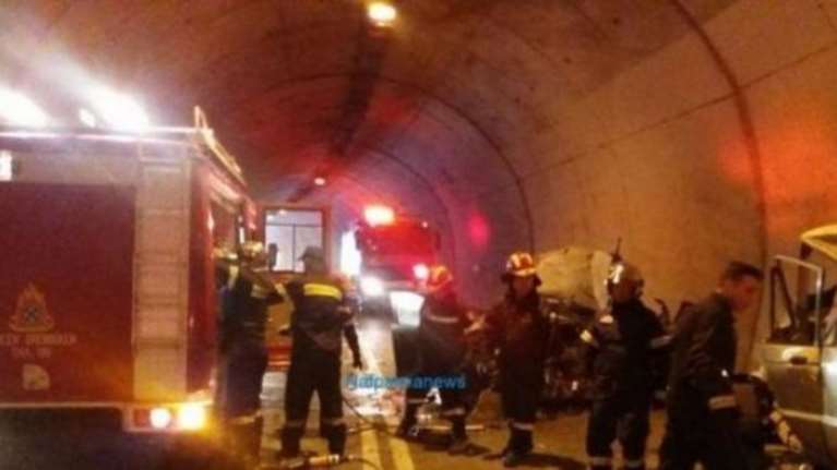 Τροχαίο σε σήραγγα στη Ναύπακτο- Νεκρός και τρεις τραυματίες (φωτό)