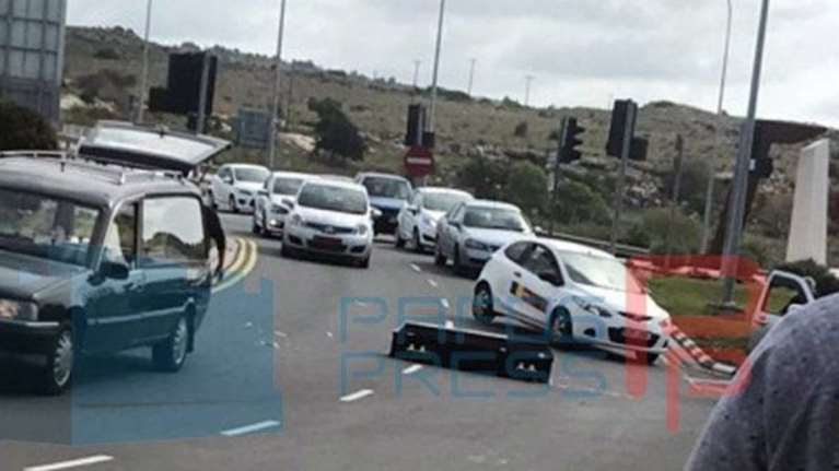 Πάφος: Φέρετρο με νεκρό έπεσε από τη νεκροφόρα στη μέση του δρόμου (video)