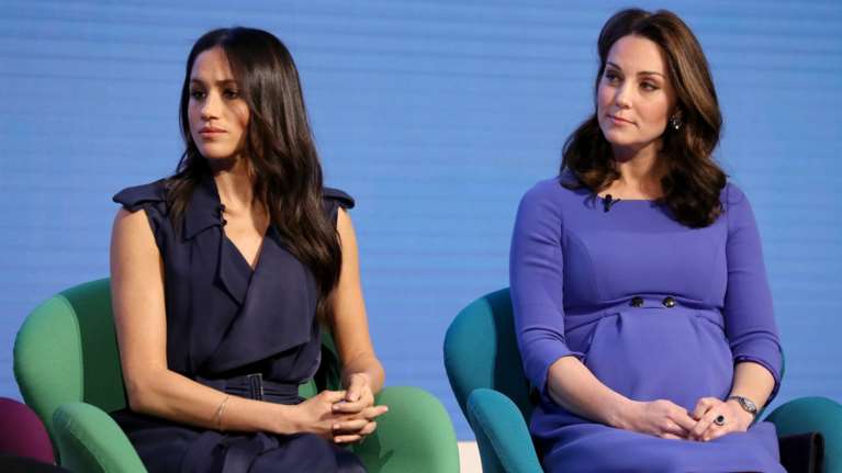 Το μεγάλο στιλιστικό φάουλ της Μαρκλ: Φόρεσε λάθος το παλτό της [φωτο]