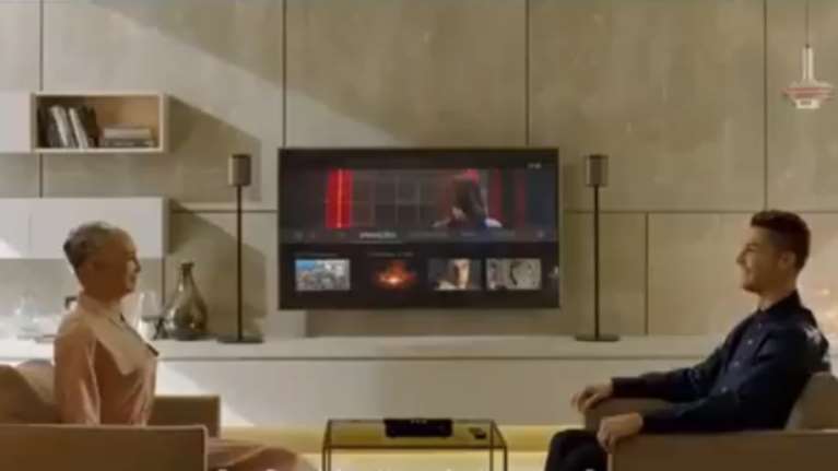 Ο Ρονάλντο τα λέει με ένα ρομπότ - Δείτε το βίντεο