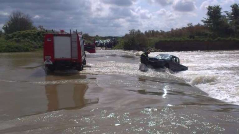 Οδηγός εγκλωβίστηκε σε ιρλανδική διάβαση στη Ροδόπη