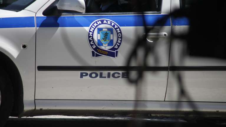 Ο «ληστής με τα σημειώματα» πίσω από το φόνο άστεγου στον Πειραιά