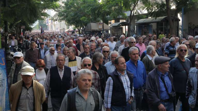 Σε ποιους εργαζόμενους συνταξιούχους κόβεται η σύνταξη &amp; πόσο-Παραδείγματα