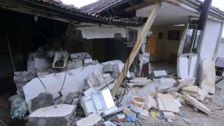 Βούλιαξαν χωριά στα Τρίκαλα από την κακοκαιρία - Έπεσαν σπίτια (φωτό)