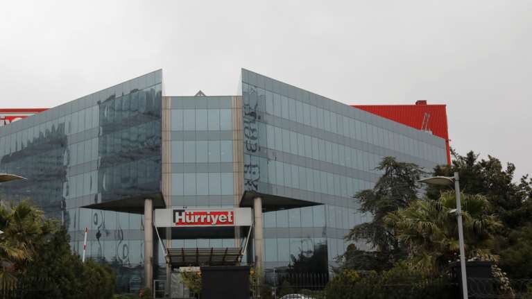 Μεγάλο deal: Πουλήθηκαν η εφημερίδα Hürriyet και το CNN Türk