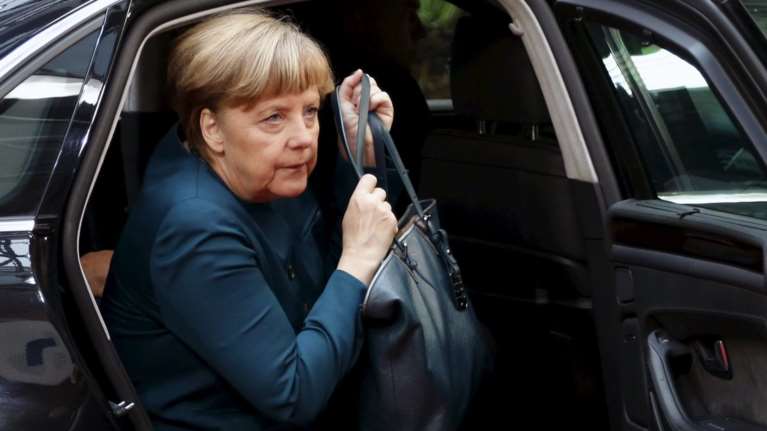 Handelsblatt: Προσπάθειες Μέρκελ για τους 2 Ελληνες στρατιωτικούς