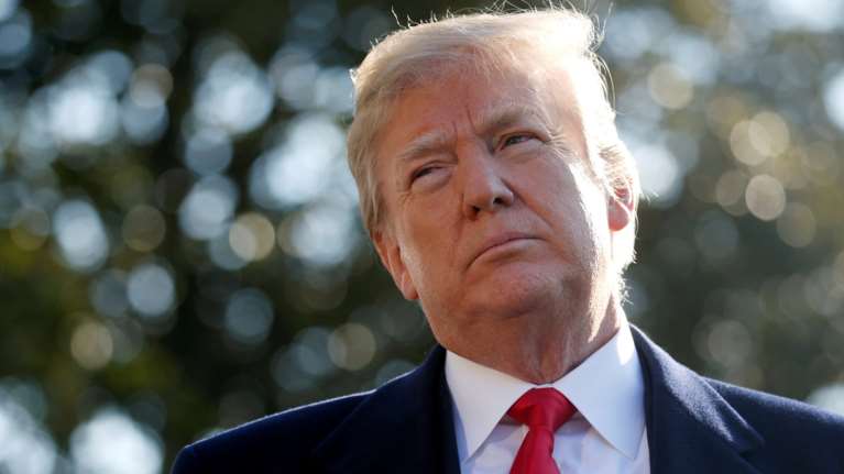 Ο Τραμπ ανακοινώνει την επιβολή δασμών στην Κίνα