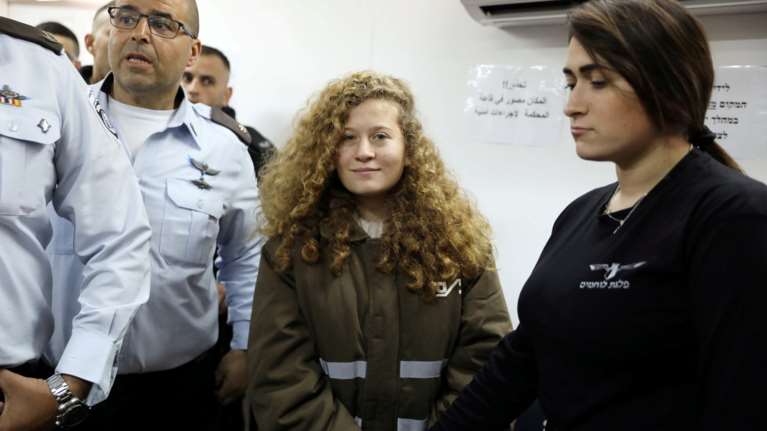 Οκτάμηνη φυλάκιση στην 17χρονη Παλαιστίνια Ταμίμι που χαστούκισε ισραηλινό
