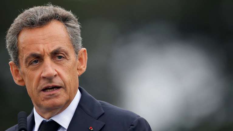 O Νικολά Σαρκοζί λέει... adieu: &quot;Τελείωσα με την πολιτική&quot;