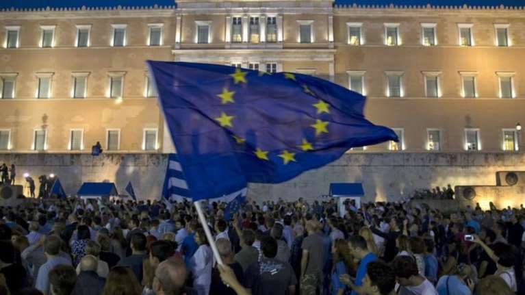 «ΔιαΝΕΟσις» - MRB: Μειώνεται ο αντιευρωπαϊσμός, αντιφάσεις για τα μνημόνια